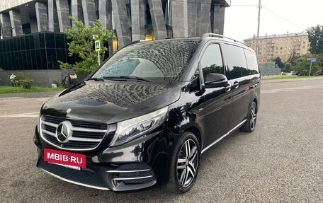Mercedes-Benz V-Класс, 2017 год, 4 600 000 рублей, 3 фотография