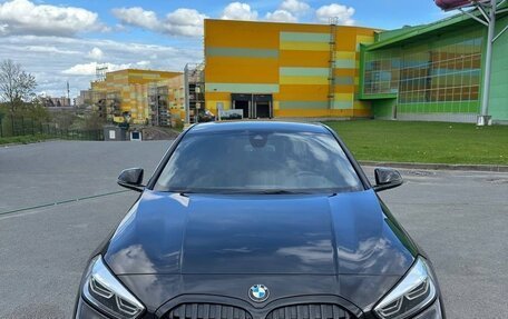 BMW 1 серия, 2020 год, 2 500 000 рублей, 2 фотография
