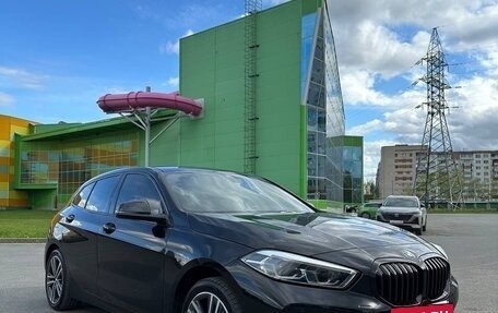 BMW 1 серия, 2020 год, 2 500 000 рублей, 3 фотография
