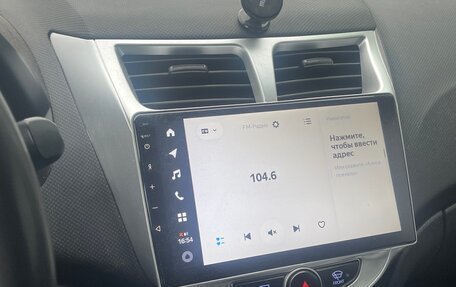 Hyundai Solaris II рестайлинг, 2015 год, 800 000 рублей, 7 фотография