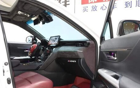 Toyota Venza, 2022 год, 2 300 000 рублей, 11 фотография