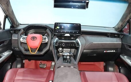 Toyota Venza, 2022 год, 2 300 000 рублей, 12 фотография
