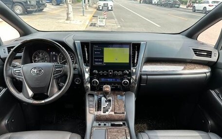 Toyota Alphard III, 2021 год, 5 300 000 рублей, 10 фотография