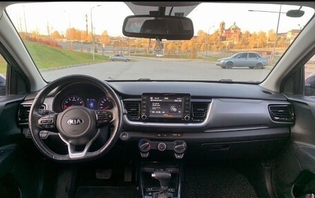 KIA Stonic, 2019 год, 1 800 000 рублей, 10 фотография