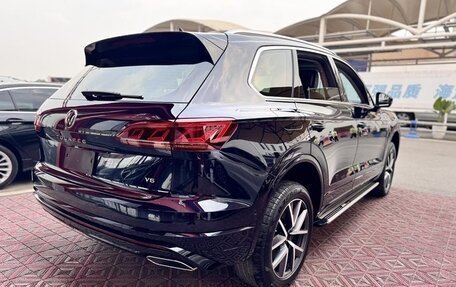 Volkswagen Touareg III, 2022 год, 5 810 000 рублей, 2 фотография