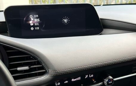 Mazda 3, 2021 год, 1 800 000 рублей, 11 фотография