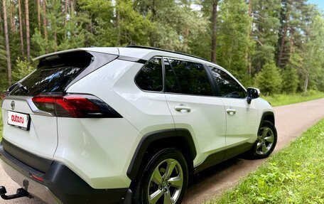 Toyota RAV4, 2020 год, 2 990 000 рублей, 4 фотография