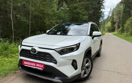 Toyota RAV4, 2020 год, 2 990 000 рублей, 2 фотография