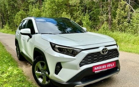 Toyota RAV4, 2020 год, 2 990 000 рублей, 3 фотография