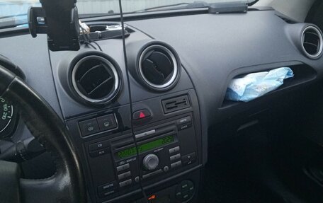 Ford Fiesta, 2007 год, 410 000 рублей, 2 фотография
