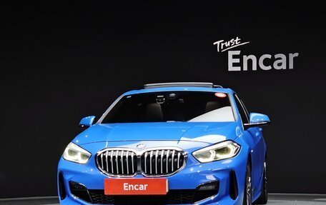 BMW 1 серия, 2021 год, 2 300 000 рублей, 3 фотография