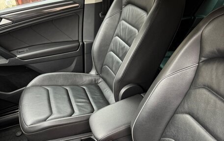 Volkswagen Tiguan II, 2018 год, 2 500 000 рублей, 19 фотография