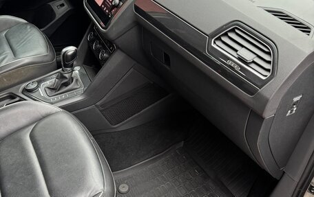 Volkswagen Tiguan II, 2018 год, 2 500 000 рублей, 26 фотография