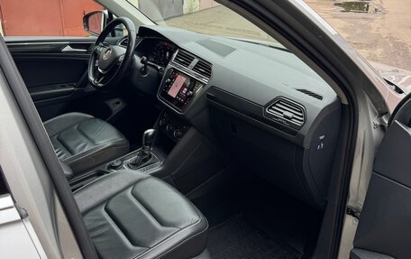 Volkswagen Tiguan II, 2018 год, 2 500 000 рублей, 25 фотография