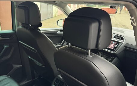 Volkswagen Tiguan II, 2018 год, 2 500 000 рублей, 24 фотография