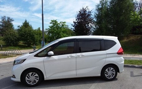 Honda Freed II, 2019 год, 1 850 000 рублей, 4 фотография