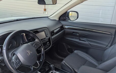 Mitsubishi Outlander III рестайлинг 3, 2017 год, 2 050 000 рублей, 7 фотография