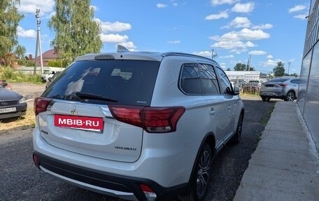 Mitsubishi Outlander III рестайлинг 3, 2017 год, 2 050 000 рублей, 4 фотография