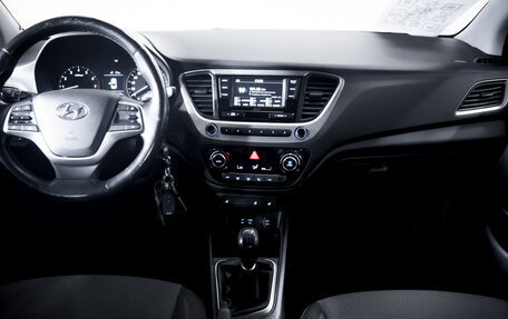 Hyundai Solaris II рестайлинг, 2017 год, 1 200 000 рублей, 13 фотография