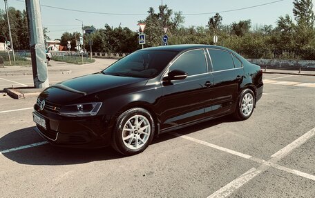 Volkswagen Jetta VI, 2011 год, 1 180 000 рублей, 2 фотография