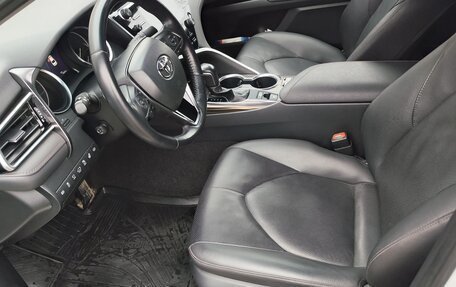 Toyota Camry, 2021 год, 3 300 000 рублей, 6 фотография
