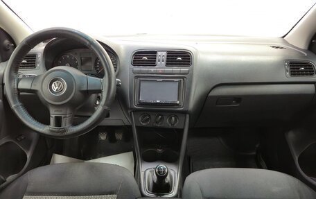 Volkswagen Polo VI (EU Market), 2011 год, 445 000 рублей, 11 фотография