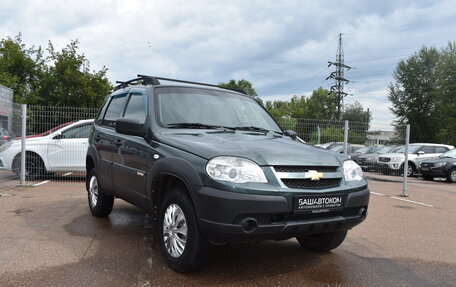 Chevrolet Niva I рестайлинг, 2017 год, 770 000 рублей, 2 фотография