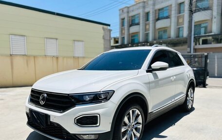 Volkswagen T-Roc I, 2022 год, 1 830 000 рублей, 1 фотография