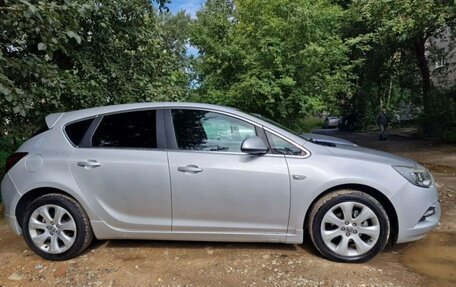 Opel Astra J, 2011 год, 550 000 рублей, 1 фотография
