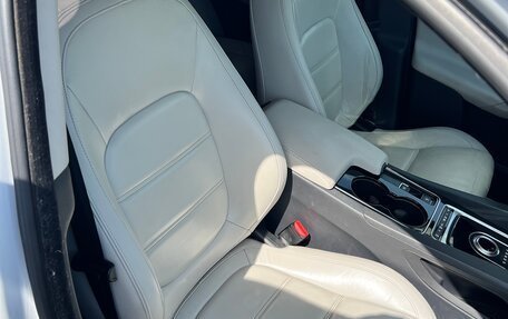 Jaguar F-Pace, 2017 год, 2 350 000 рублей, 10 фотография