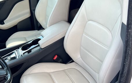 Jaguar F-Pace, 2017 год, 2 350 000 рублей, 19 фотография