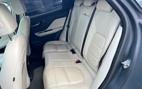 Jaguar F-Pace, 2017 год, 2 350 000 рублей, 17 фотография