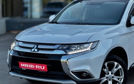 Mitsubishi Outlander III рестайлинг 3, 2017 год, 1 730 000 рублей, 5 фотография