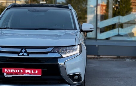 Mitsubishi Outlander III рестайлинг 3, 2017 год, 1 730 000 рублей, 10 фотография