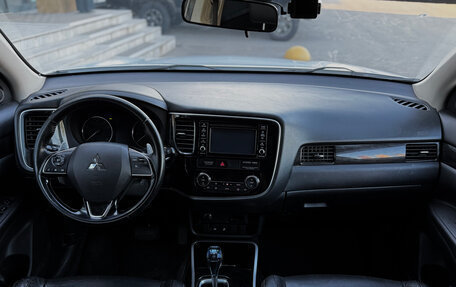 Mitsubishi Outlander III рестайлинг 3, 2017 год, 1 730 000 рублей, 13 фотография