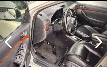 Toyota Avensis III рестайлинг, 2003 год, 595 000 рублей, 4 фотография