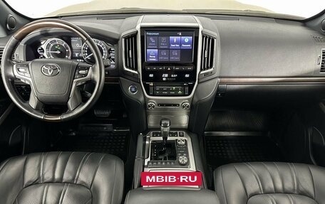 Toyota Land Cruiser 200, 2020 год, 6 697 000 рублей, 14 фотография