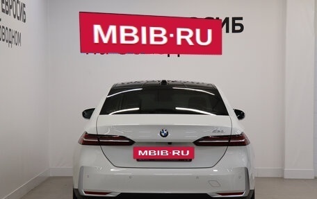 BMW 5 серия, 2024 год, 6 990 000 рублей, 4 фотография