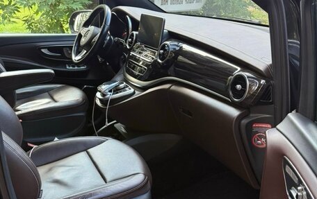 Mercedes-Benz V-Класс, 2017 год, 4 200 000 рублей, 5 фотография