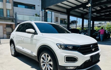 Volkswagen T-Roc I, 2022 год, 1 830 000 рублей, 3 фотография