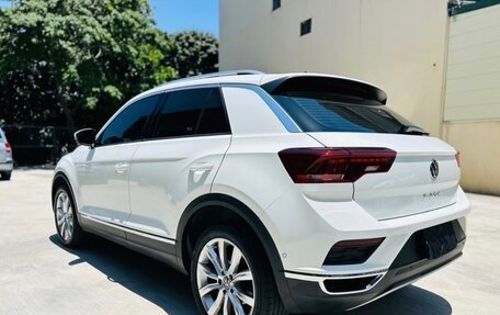 Volkswagen T-Roc I, 2022 год, 1 830 000 рублей, 2 фотография