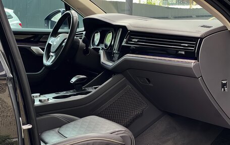Volkswagen Touareg III, 2018 год, 3 990 000 рублей, 29 фотография