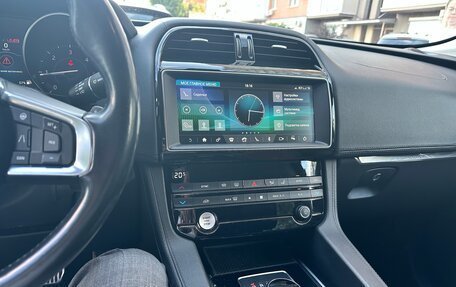 Jaguar F-Pace, 2018 год, 2 560 000 рублей, 4 фотография