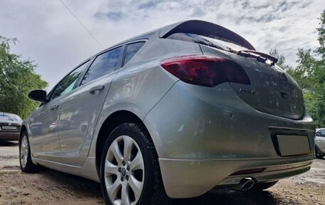 Opel Astra J, 2011 год, 550 000 рублей, 2 фотография