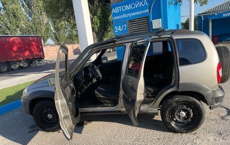 Chevrolet Niva I рестайлинг, 2011 год, 590 000 рублей, 4 фотография