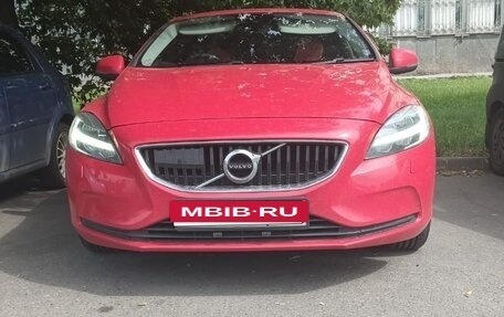 Volvo V40 II рестайлинг, 2019 год, 1 400 000 рублей, 2 фотография