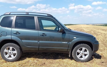 Chevrolet Niva I рестайлинг, 2018 год, 980 000 рублей, 5 фотография
