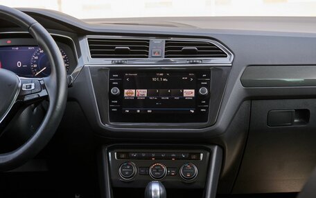 Volkswagen Tiguan II, 2017 год, 2 308 000 рублей, 18 фотография