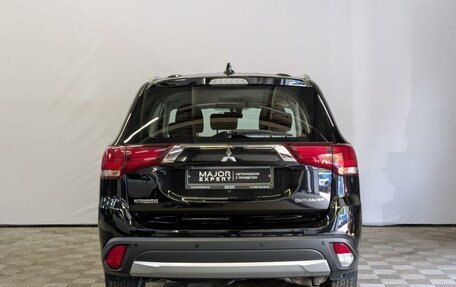 Mitsubishi Outlander III рестайлинг 3, 2018 год, 2 150 000 рублей, 6 фотография