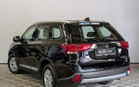 Mitsubishi Outlander III рестайлинг 3, 2018 год, 2 150 000 рублей, 7 фотография